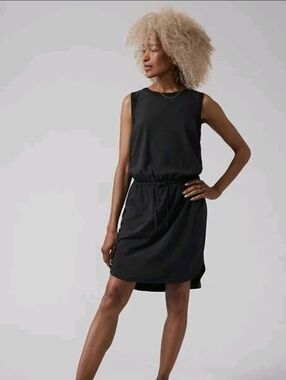 Athleta Rincon Dress in Dress In Black Size Small